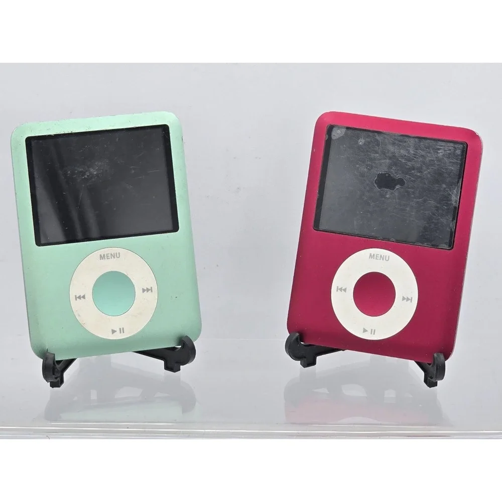2 Apple iPod nano 8GB - 3rd Generation‎ - Green & Red A1236 For Parts! SEE PICS!